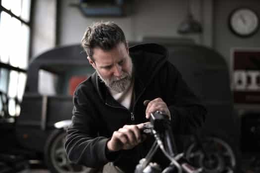 Transparent Auto Care: How to Create Trustworthy Bonds with Your Mechanics