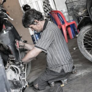 Photo "Riding the Waves: A Comprehensive Guide to Smooth Auto Repairs"