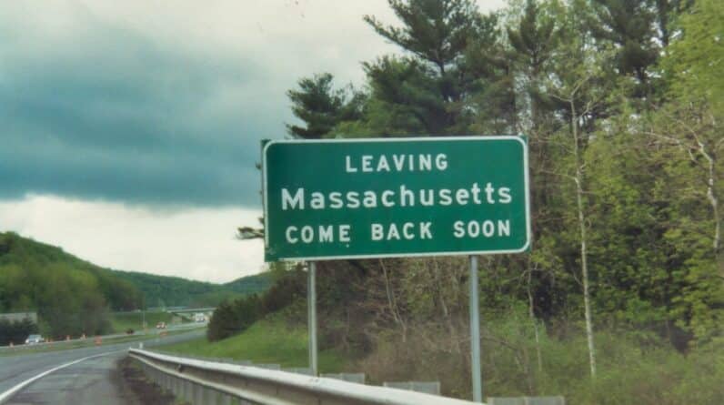 Photo "Can You Drive with a Cracked Windshield in Massachusetts?"