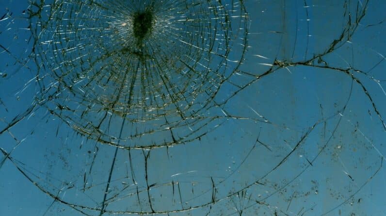 Photo "Will a Cracked Windshield Pass Inspection in Ontario?"