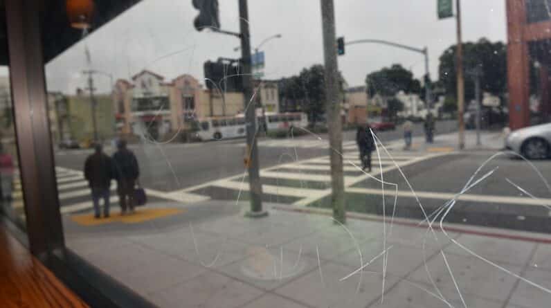 Photo "How Do You Stop a Cracked Windshield from Spreading?"