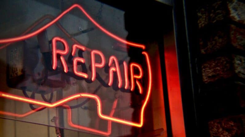 Photo "Are There Specialized Repair Services for Electric or Hybrid Vehicles?"