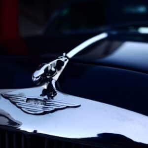 Photo "What Are the Different Techniques for Polishing and Waxing an Automobile?"