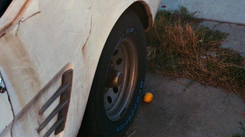 Photo Vehicle Scratch Repair